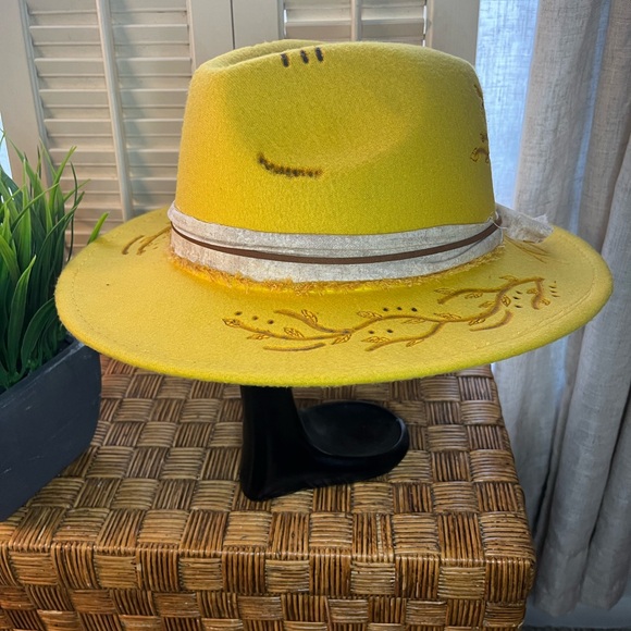 Hand burned tree of life vegan felt hat - Picture 6 of 7